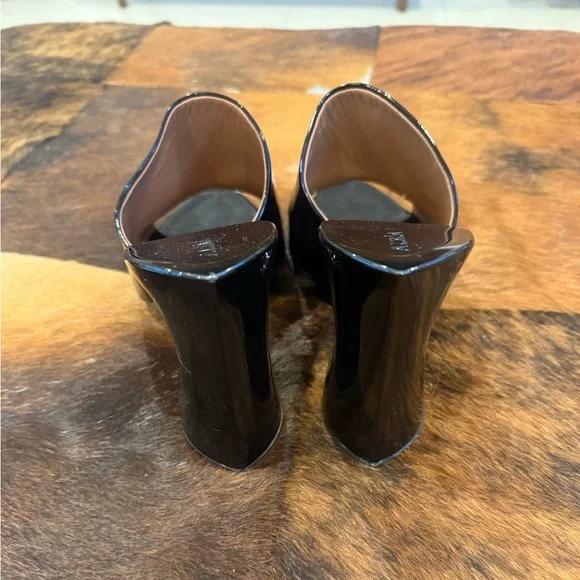 Alaia La Sculpture Patent Leather Slide Sandal - Picture 4 of 7